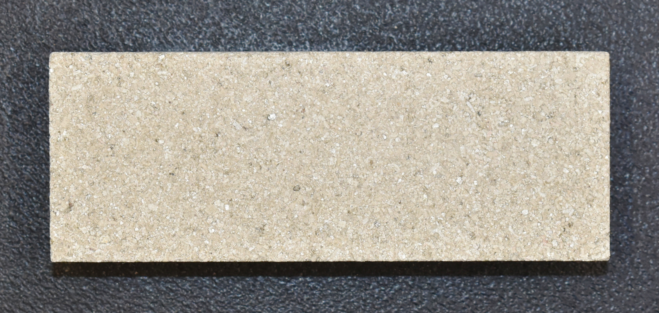 Justus Viking bundsten bagved B